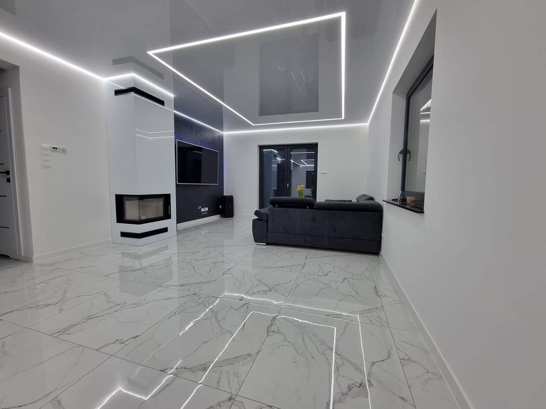 Linie LED w suficie napinanym — Art.Raphael
